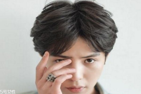 男生可以燙什么發型 男生流行燙發