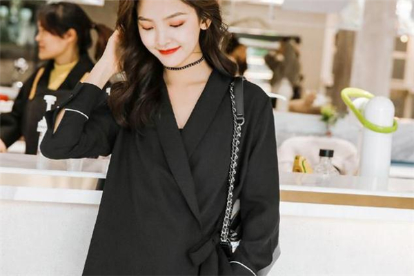 微胖女生穿什么衣服顯瘦 根據部位對癥下藥