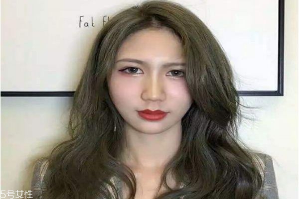悶青色適合什么膚色 悶青色頭發弄什么發型好看