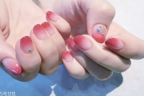2019年流行哪些美甲風格 2019美甲流行色趨勢