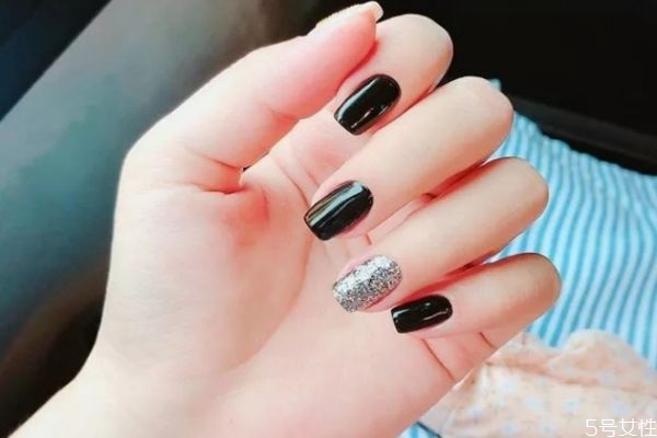 長(zhǎng)期做美甲師的危害是什么 經(jīng)常美甲的危害