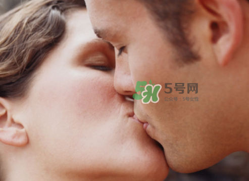 如何接吻更有感覺？如何接吻讓她舒服？