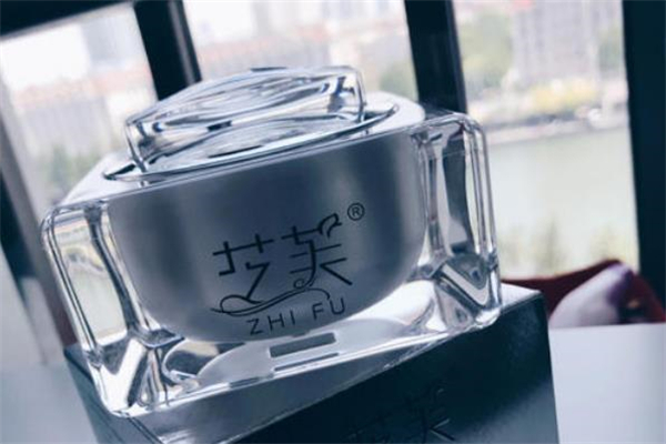 瘦臉霜每次用多少 瘦臉霜要按摩嗎