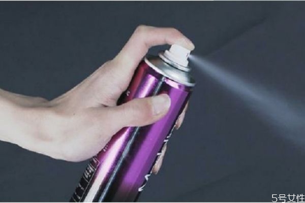 燙發定型藥水停留多久 定型水可以定型多久