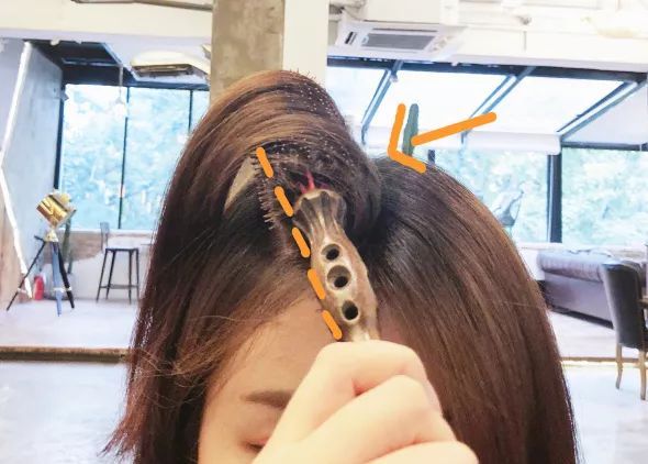 頭發怎么吹比較蓬松 頭發吹蓬松的技巧