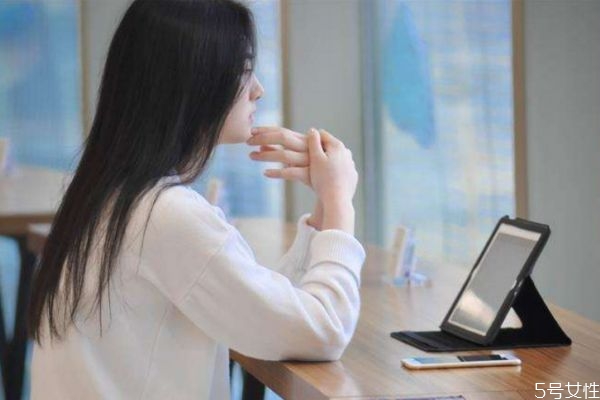 二婚男人愛你的表現 怎么分辨二婚男人是不是愛你