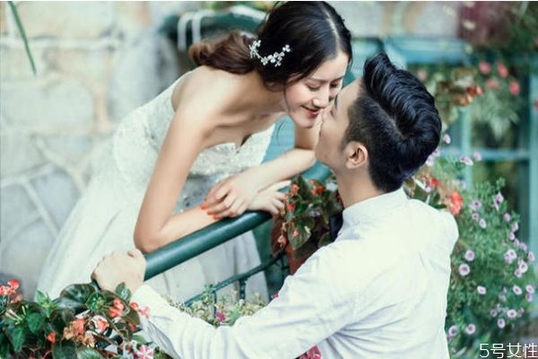 結婚紀念日送老婆什么好 最能討老婆歡心的禮物