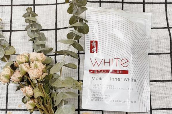 舞昆美白丸和pola哪個好 舞昆美白丸白袋子和黑袋子區別