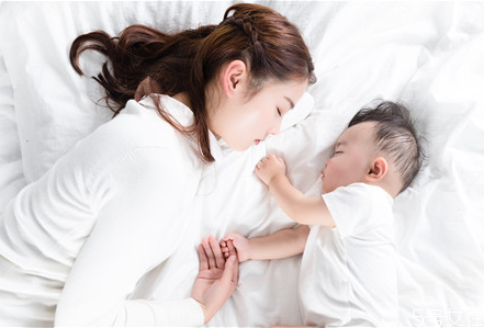 小兒急性腸胃炎反復發燒怎么辦 小兒急性腸胃炎需要輸液嗎