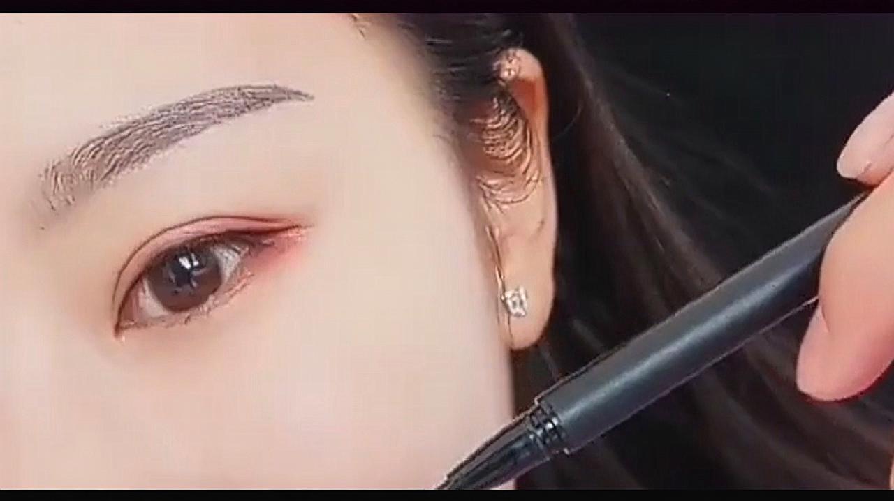 眼線怎么畫才好看 眼線和美瞳線的區別
