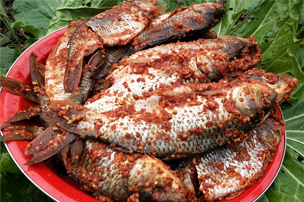 腌魚的時候發粘正常嗎 腌魚有點臭味怎么辦