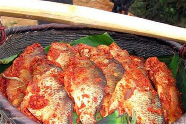 腌魚的時候發粘正常嗎 腌魚有點臭味怎么辦