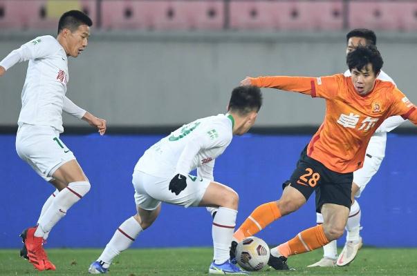 武漢隊高層回應蒿俊閔發帖討薪 足球球隊一共多少人
