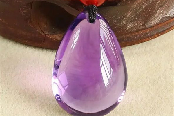 紫水晶會曬褪色嗎 紫水晶可以在晚上發光嗎