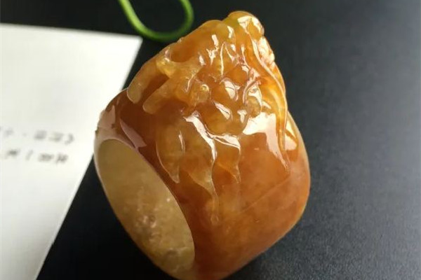 黃翡翠種水等級劃分 黃翡翠有點黑色雜質正常嗎