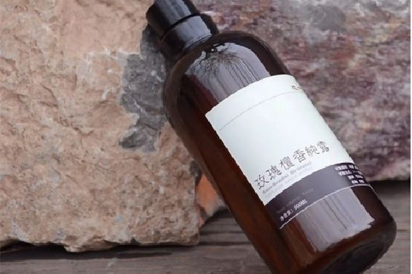 玫瑰純露和玫瑰原液的區別 玫瑰純露和玫瑰水哪個更好