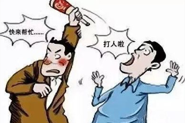 兩女孩下班遭多名男子當街毆打 毆打他人屬于什么違法行為