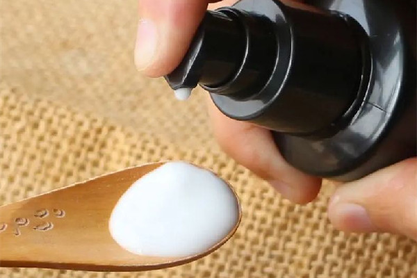 乳液和霜的區別在哪 乳液用了還用面霜嗎