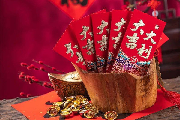 男孩用壓歲錢(qián)給媽媽買(mǎi)手機(jī)被罵 壓歲錢(qián)的意義和作用