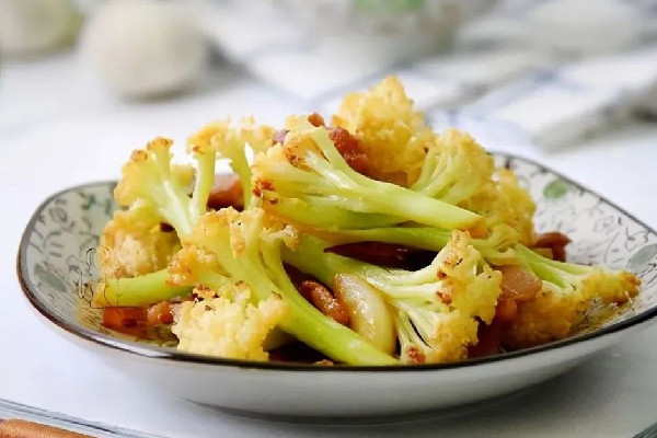高校回應(yīng)老人82元只買倆素菜 素菜吃多了會(huì)不會(huì)胖